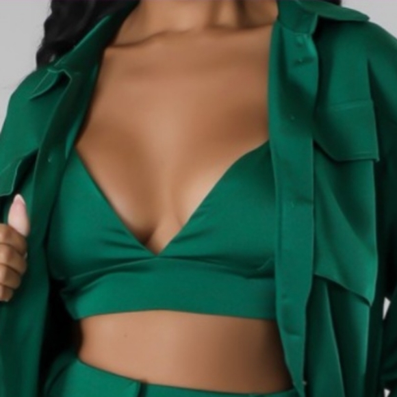 009. 🔴 CLEARANCE SALE - EMERALD GREEN 3 PIECE SATIN LIKE PANT CARGO SET - Picture 2 of 2